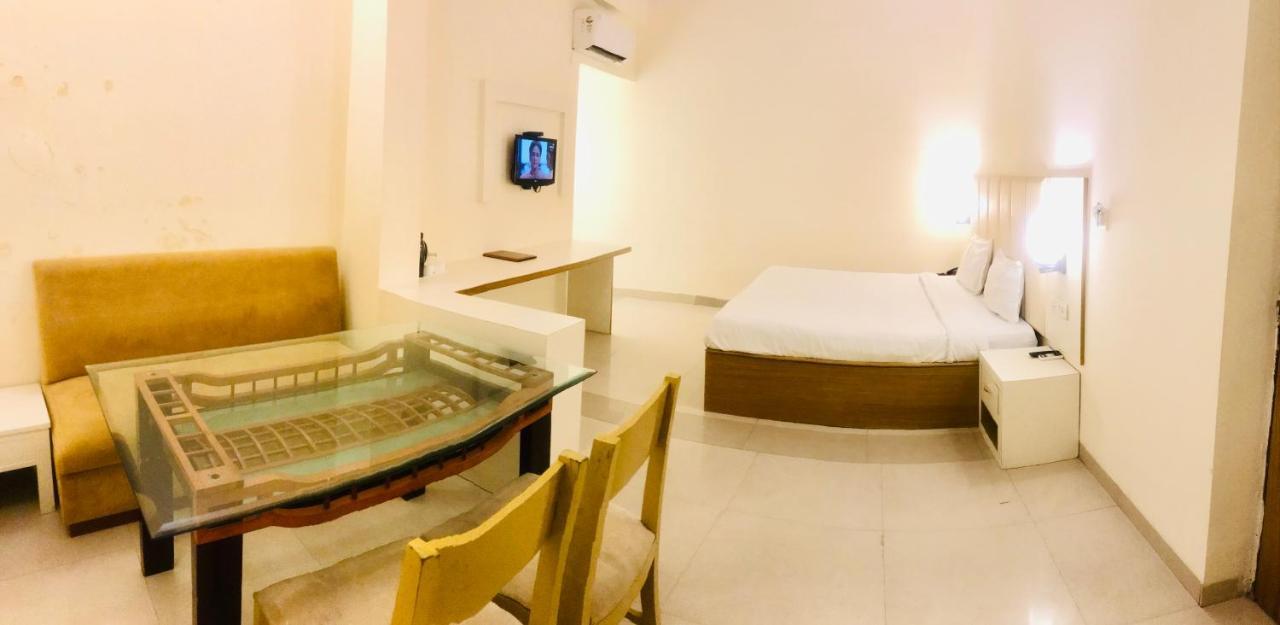 Hotel Tulip Palm Divisione di Divisione di Jaipur Esterno foto