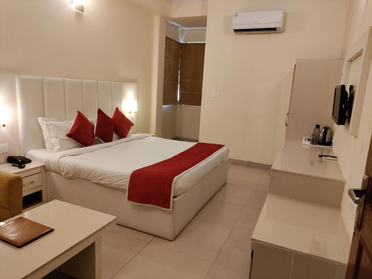 Hotel Tulip Palm Divisione di Divisione di Jaipur Esterno foto