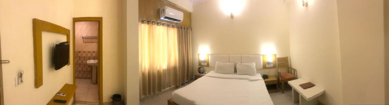 Hotel Tulip Palm Divisione di Divisione di Jaipur Esterno foto