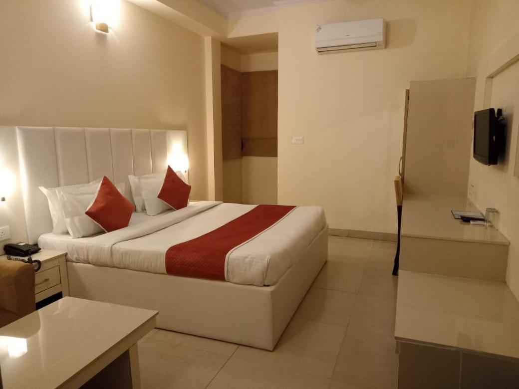 Hotel Tulip Palm Divisione di Divisione di Jaipur Esterno foto