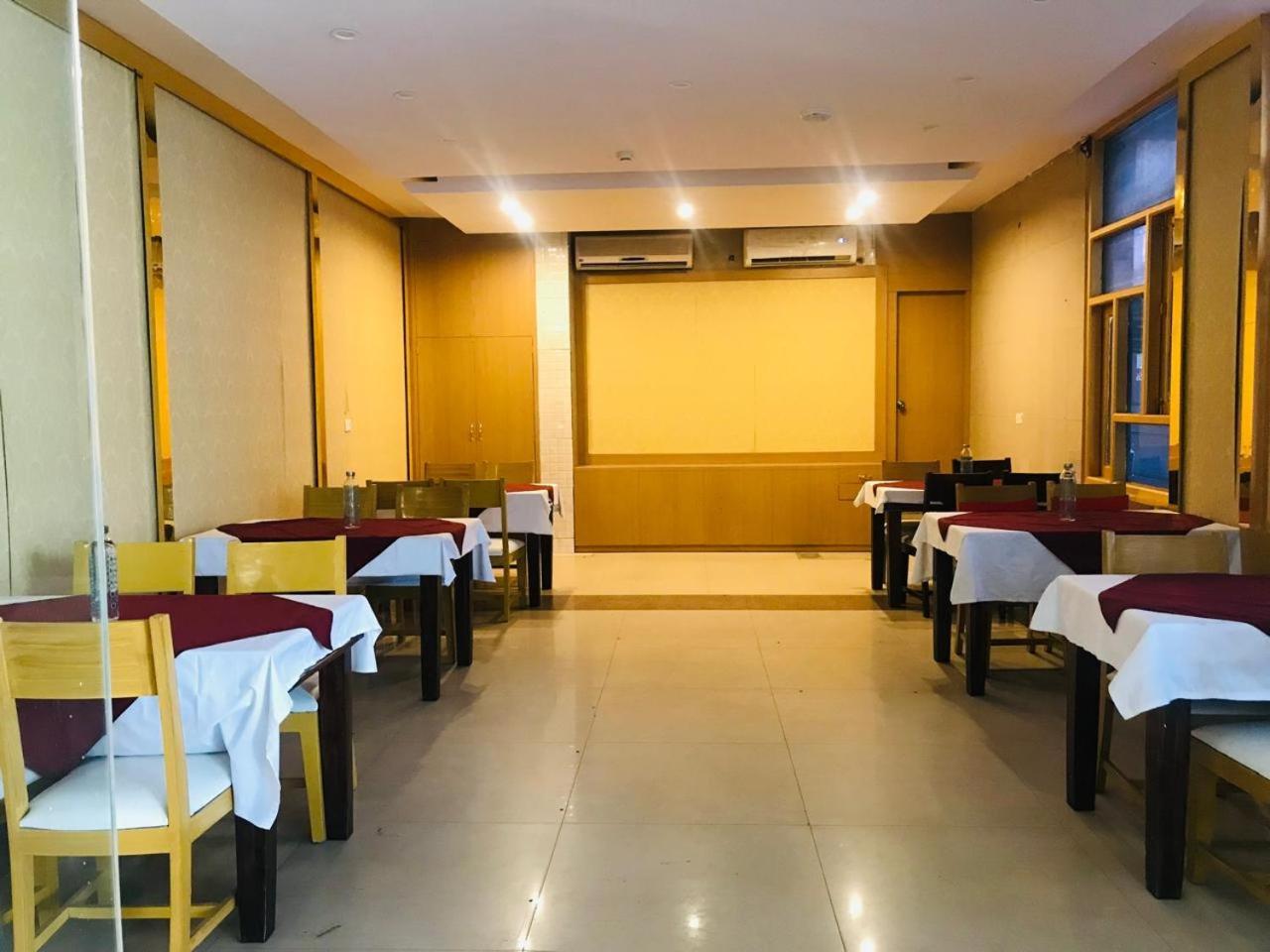 Hotel Tulip Palm Divisione di Divisione di Jaipur Esterno foto