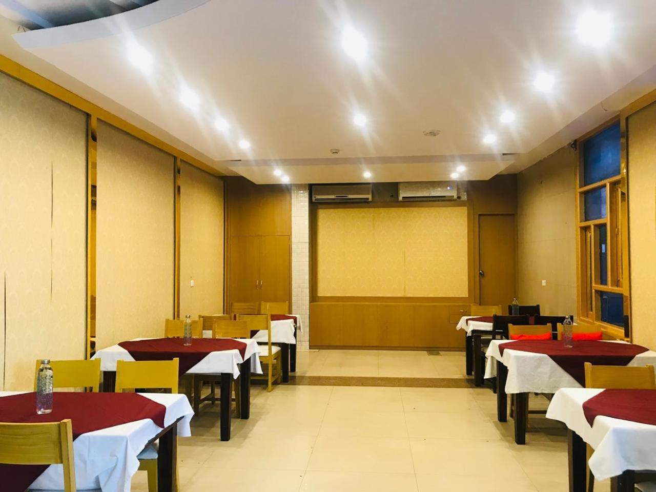 Hotel Tulip Palm Divisione di Divisione di Jaipur Esterno foto