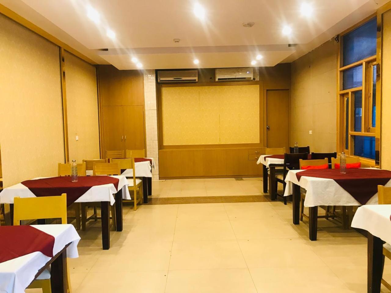 Hotel Tulip Palm Divisione di Divisione di Jaipur Esterno foto